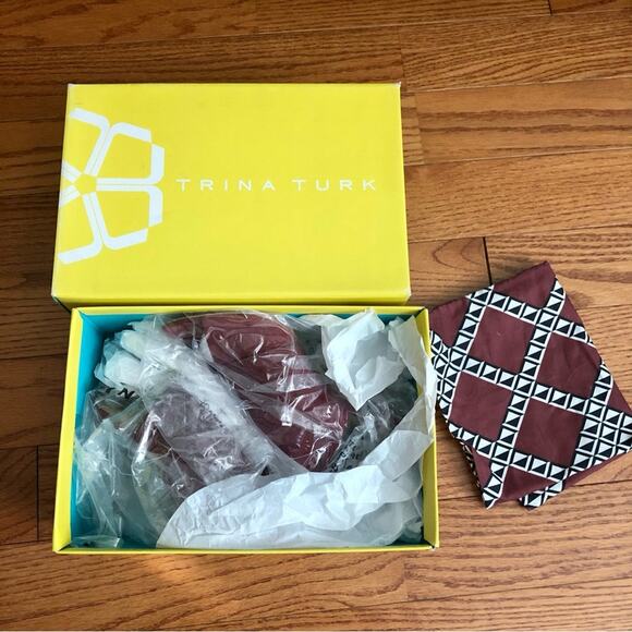 Trina Turk TARE Laguna Tawny Port Deep Burgundy Suede Mules Heels Women’s Size 8 - Picture 7 of 12